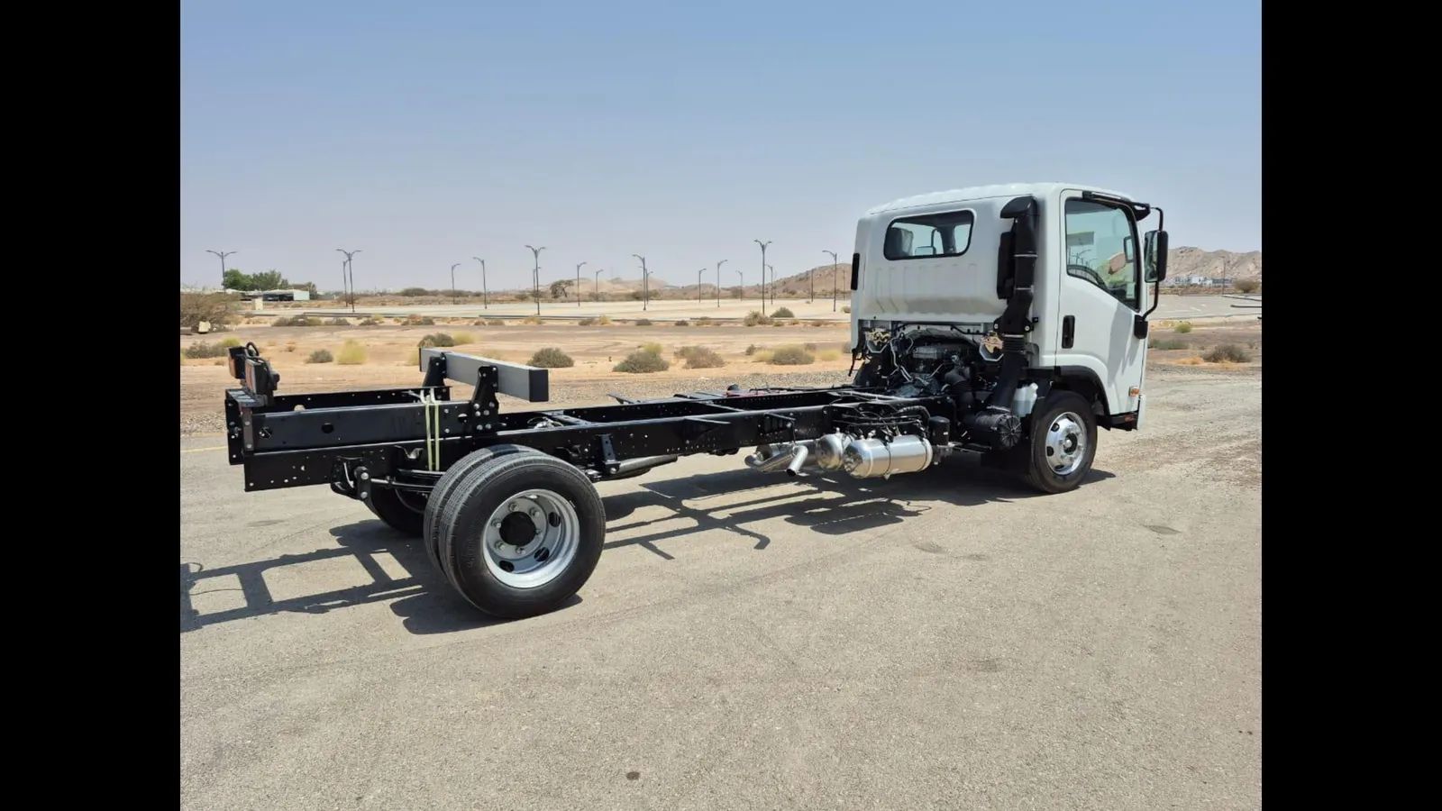 2026 Isuzu NQR photo 5