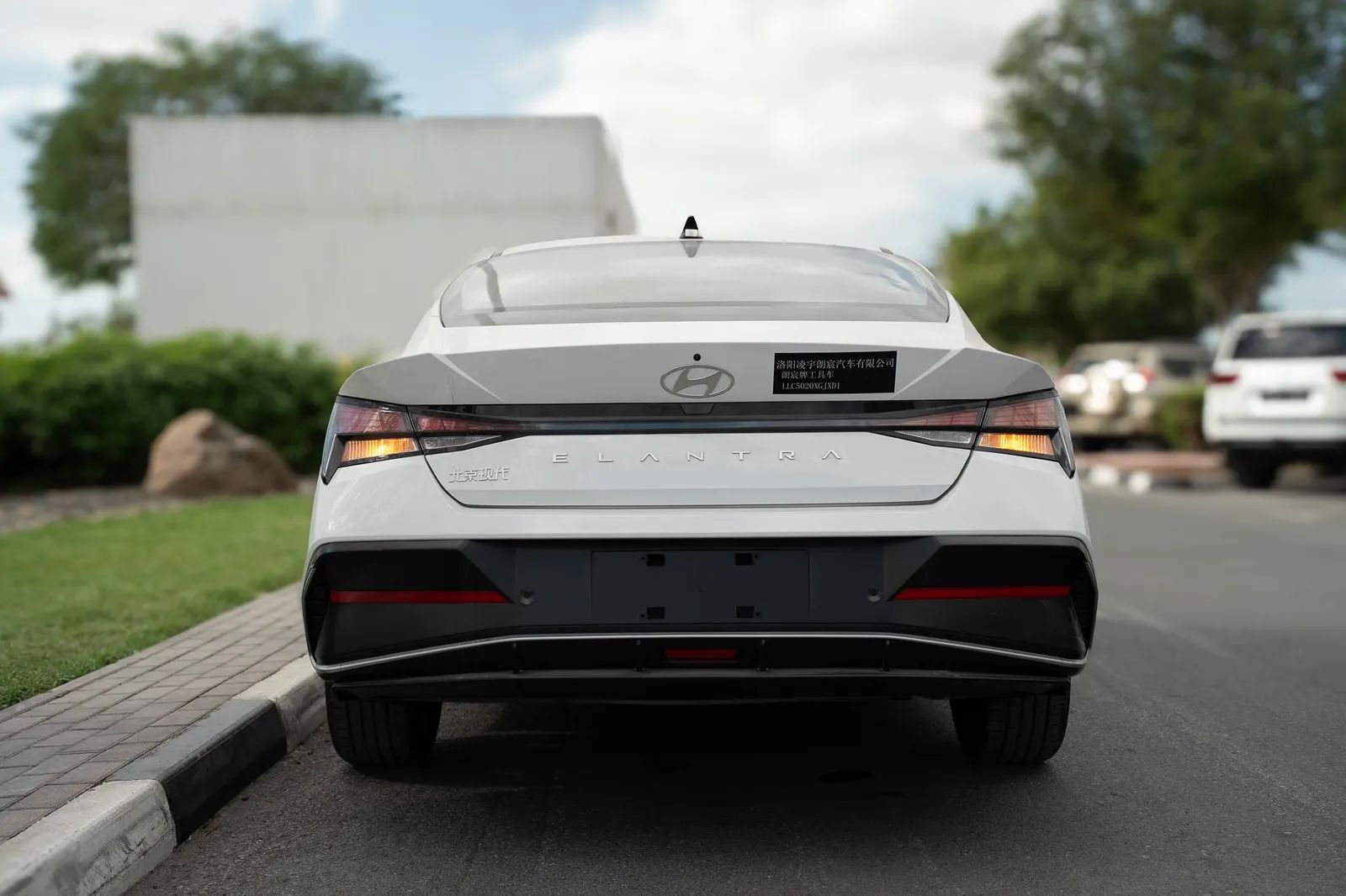 2025 Hyundai Elantra photo 4