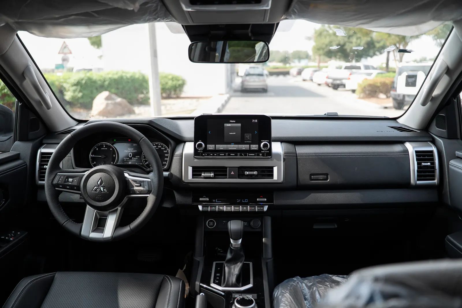 2027 Mitsubishi L200 photo 2