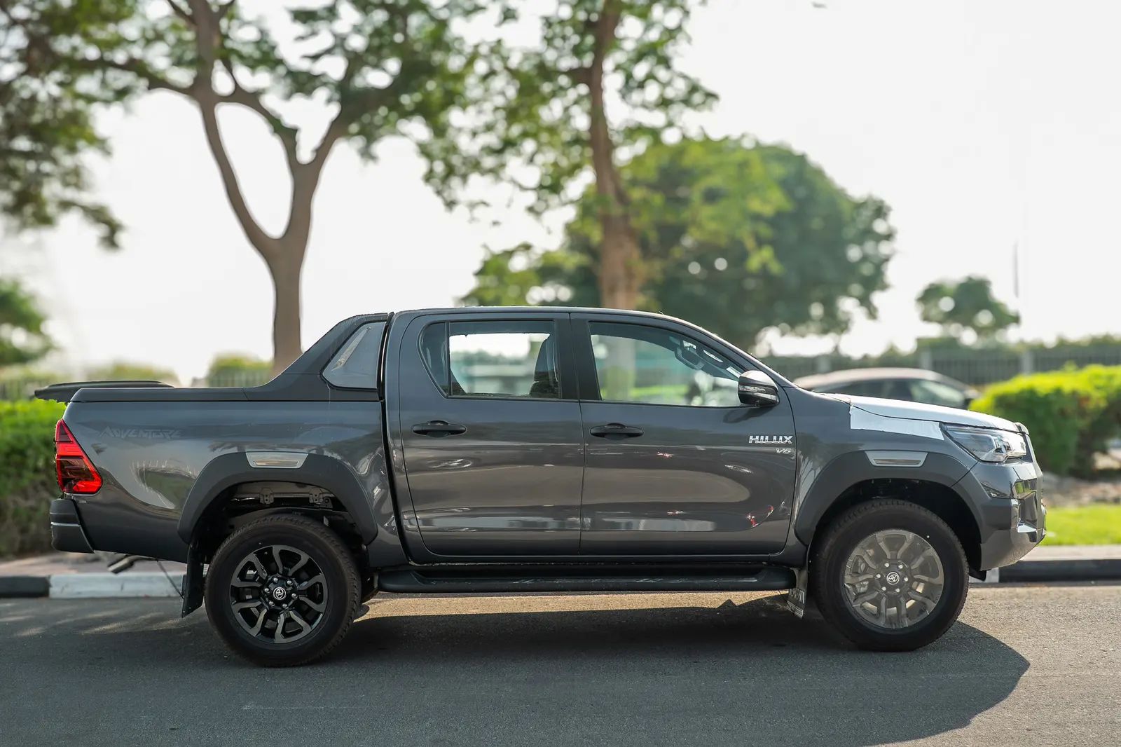 2025 Toyota Hilux photo 3