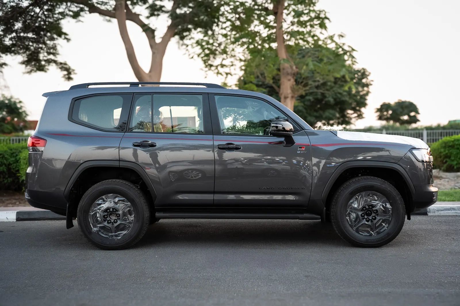 2025 Toyota Land Cruiser photo 4