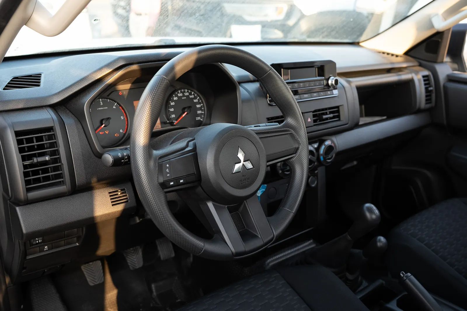 2026 Mitsubishi L200 photo 2