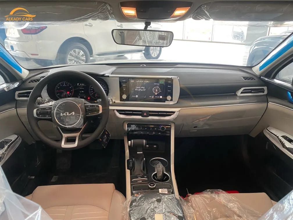 2024 Kia K5 photo 2