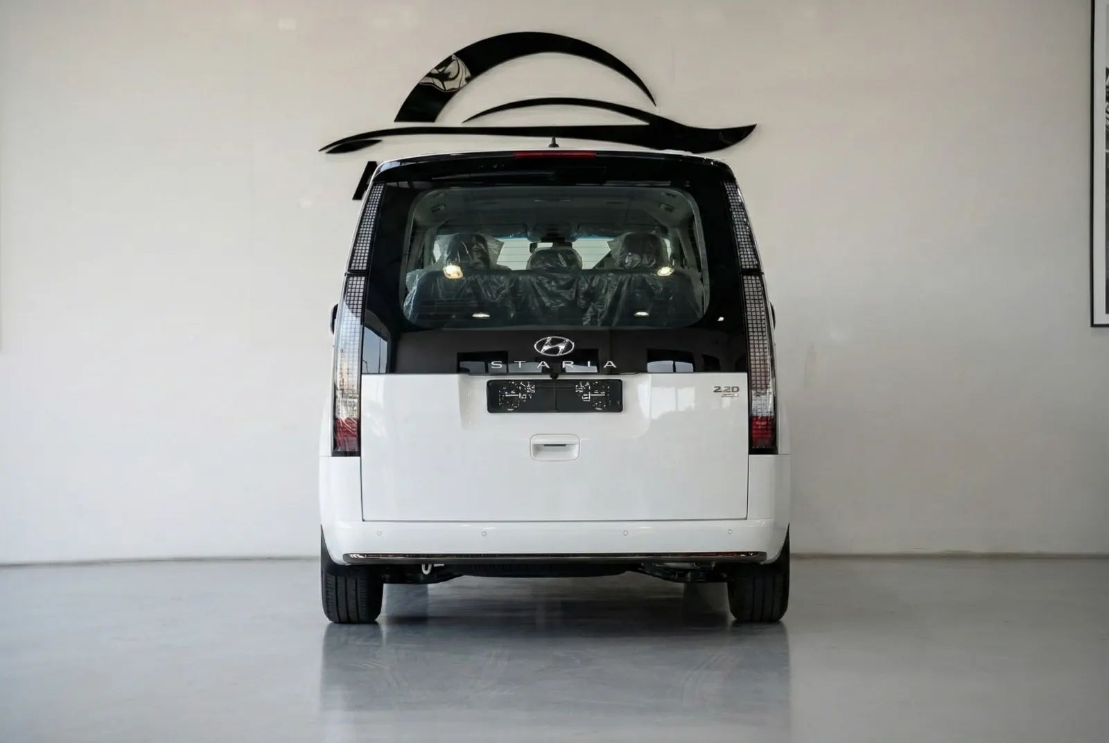 2025 Hyundai Staria photo 5