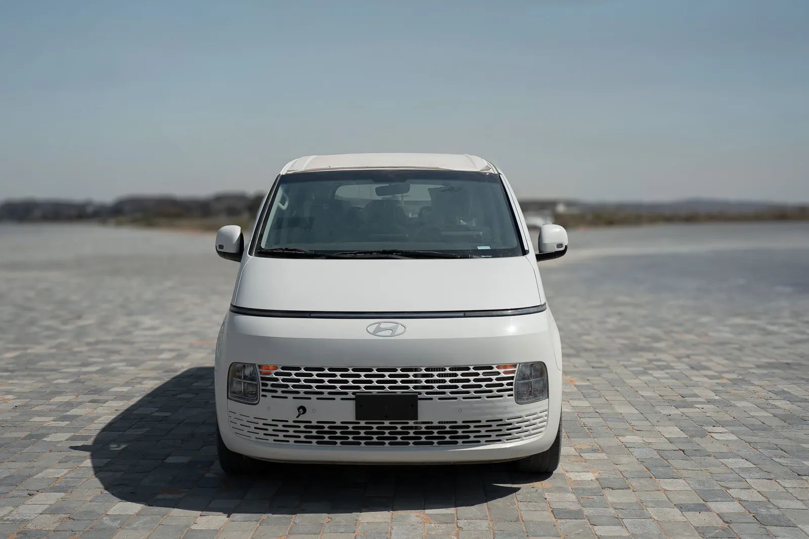 2025 Hyundai Staria photo 4