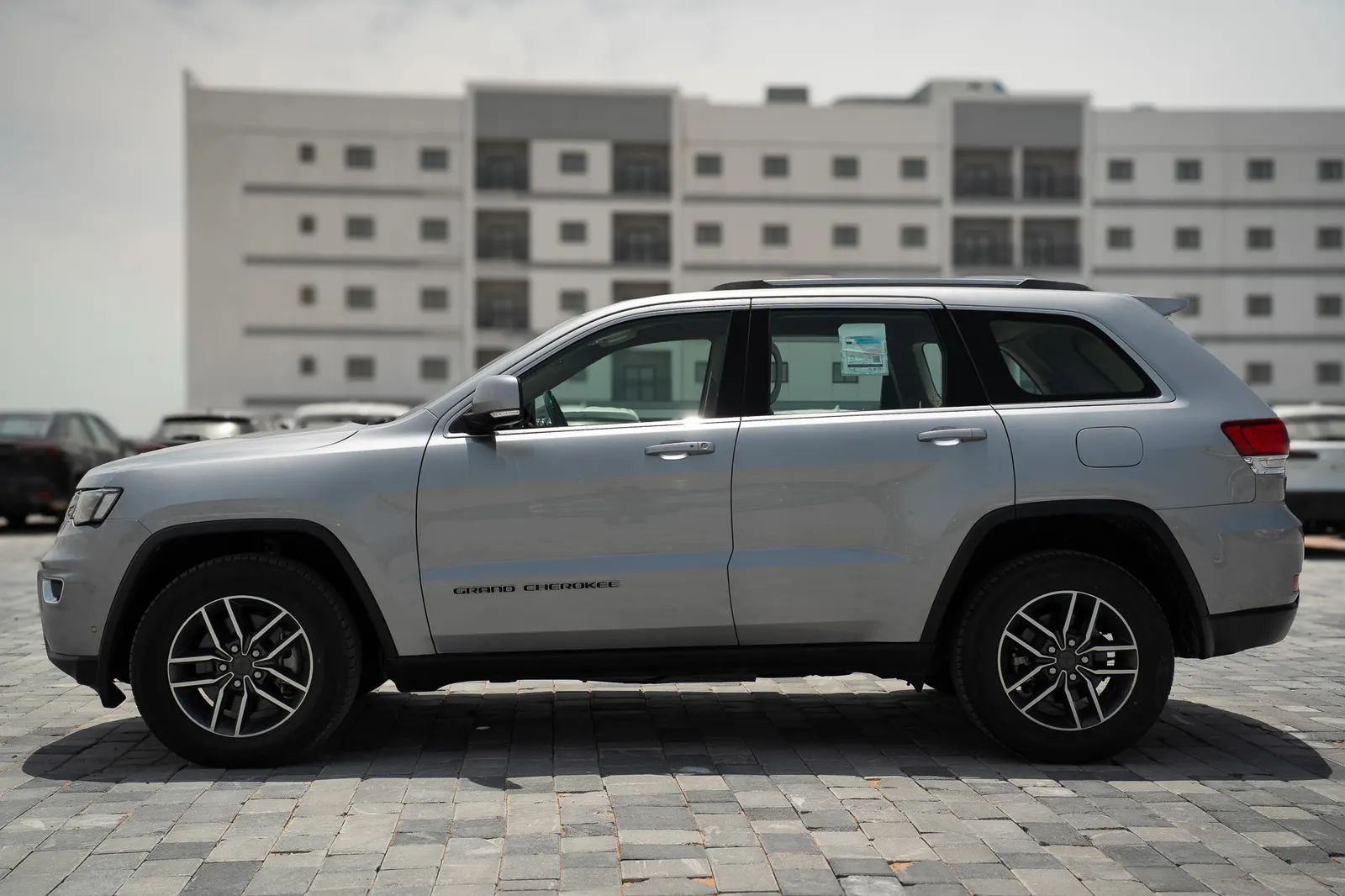 2021 Jeep Grand Cherokee photo 4