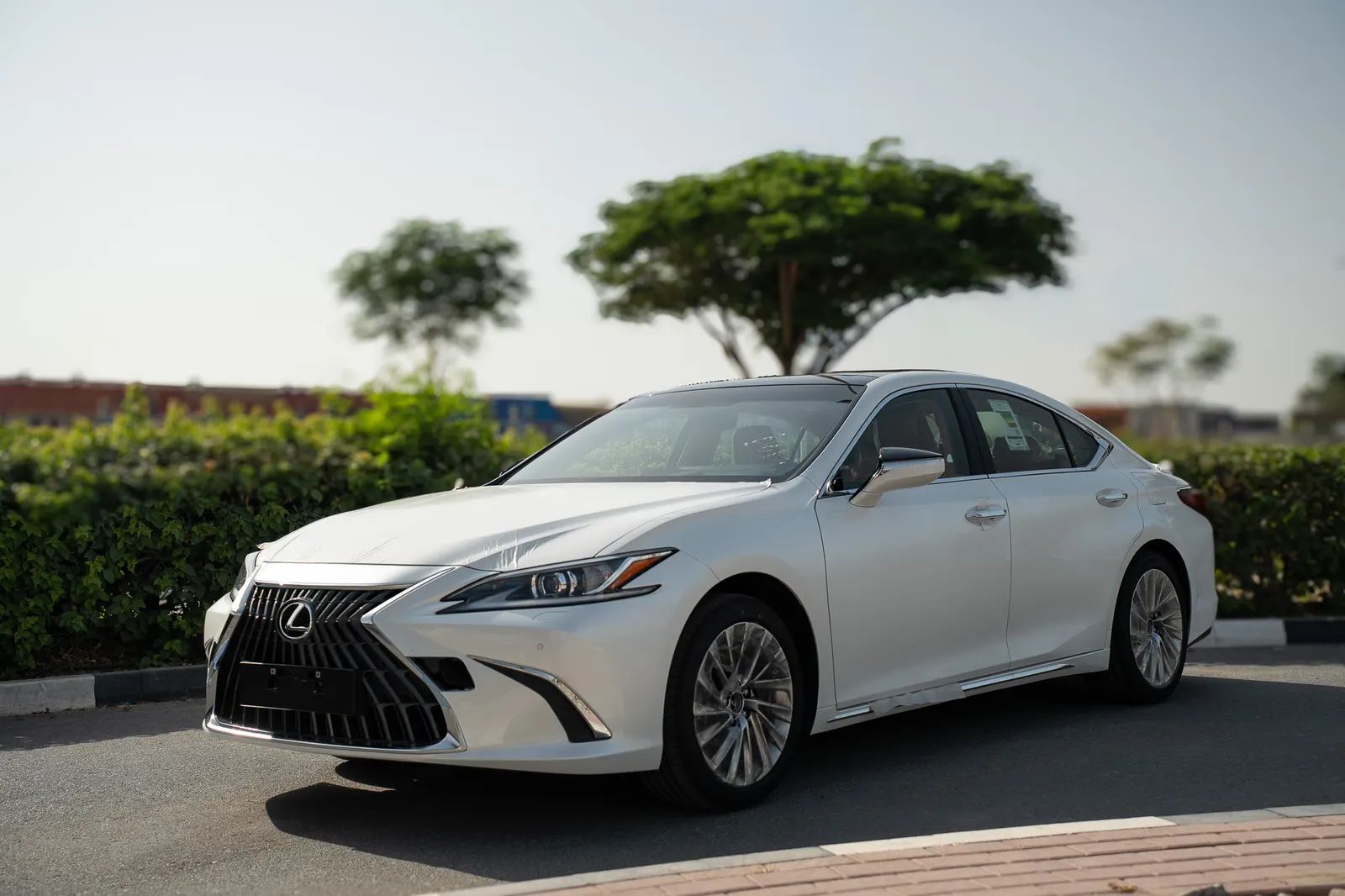 2025 Lexus ES photo 4