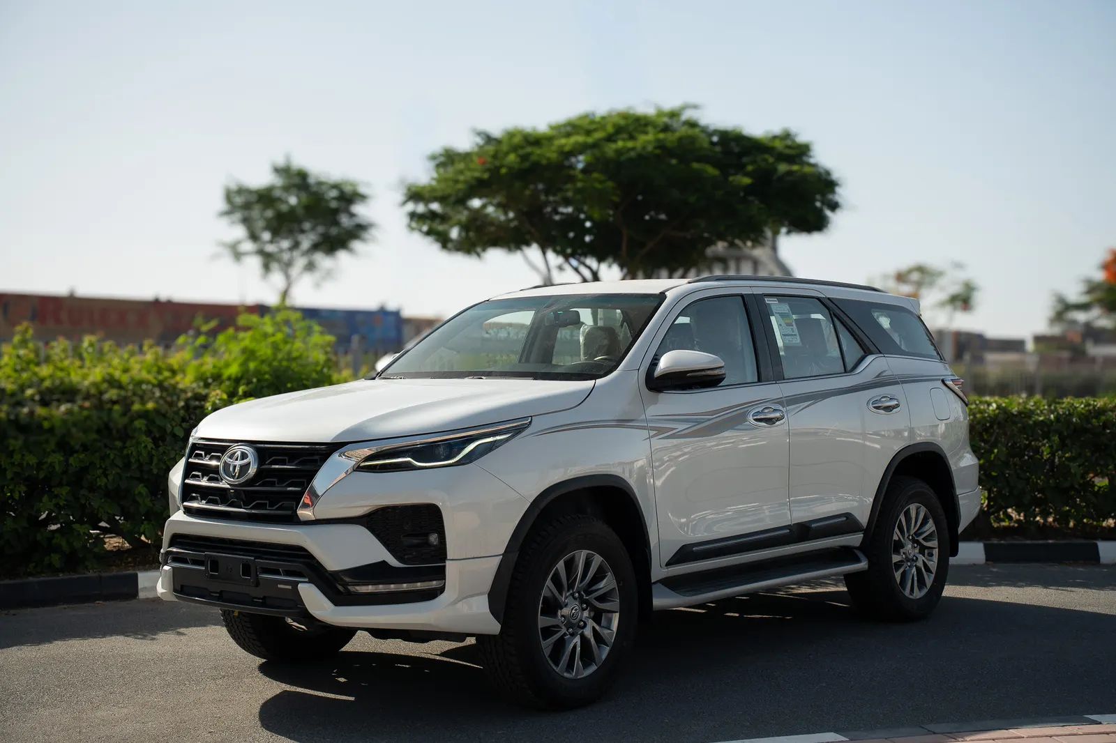 2025 Toyota Fortuner photo 2
