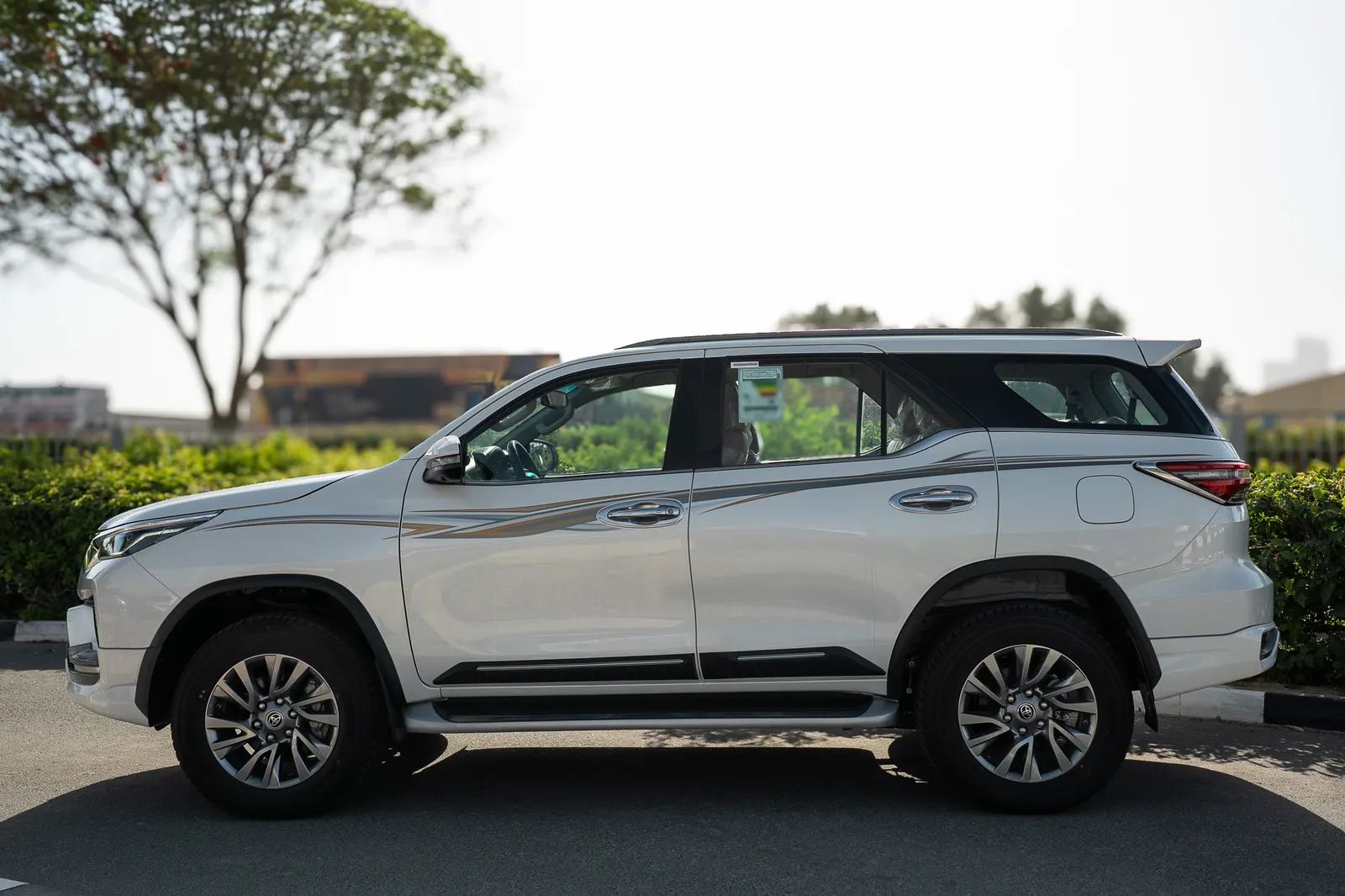 2025 Toyota Fortuner photo 4