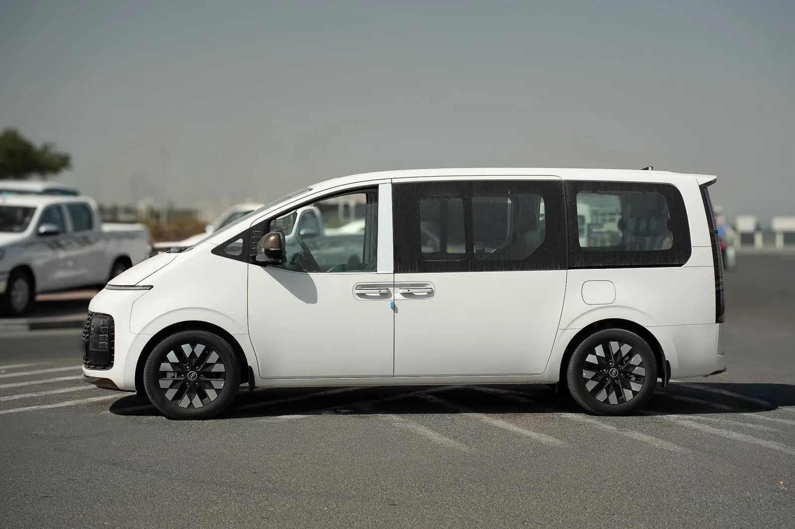 2026 Hyundai Staria photo 5
