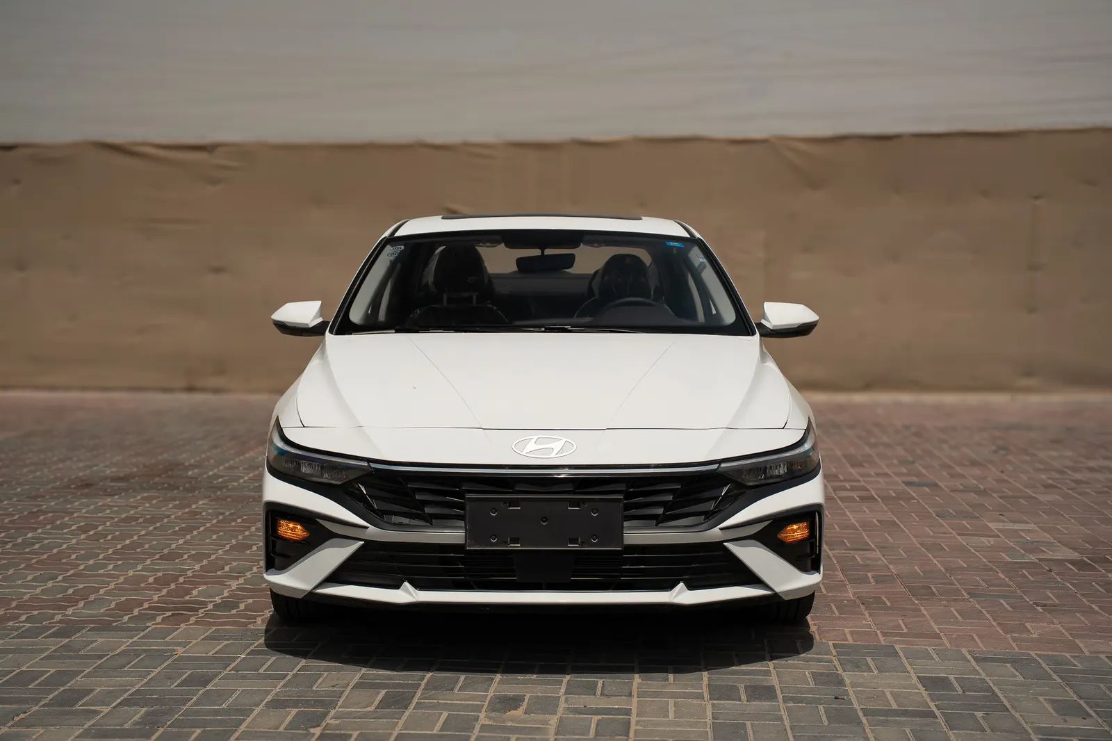 2025 Hyundai Elantra photo 3