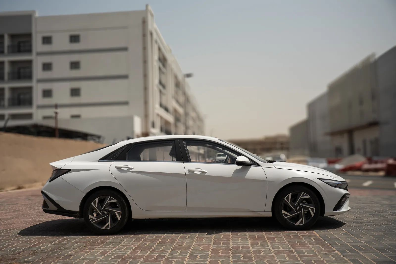 2025 Hyundai Elantra photo 4