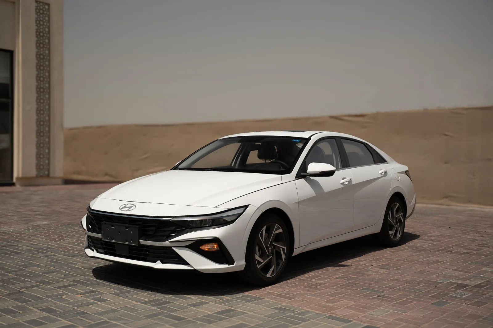 2025 Hyundai Elantra photo 5