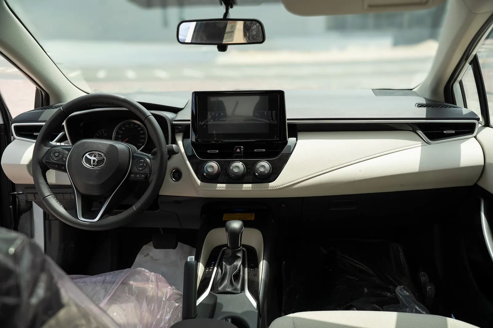 2025 Toyota Corolla photo 2