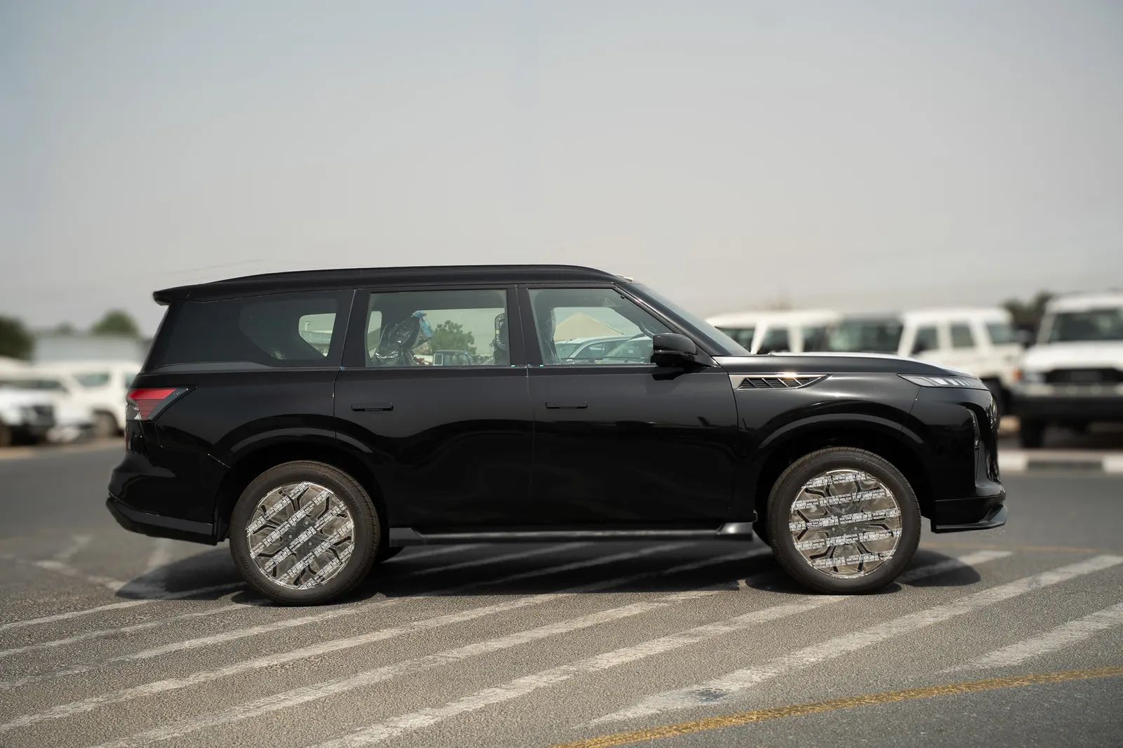 2026 Infiniti QX80S photo 4