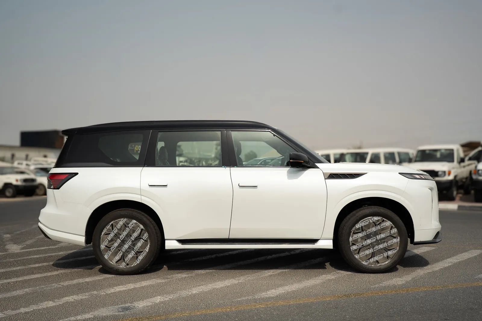 2026 Infiniti QX80S photo 4