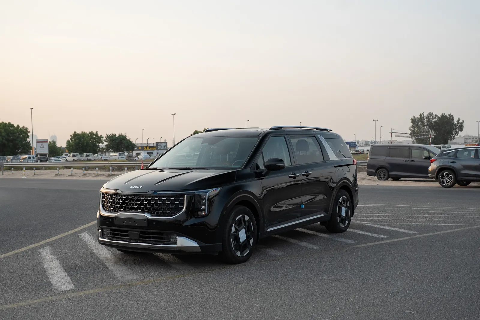 2025 Kia Carnival photo 3