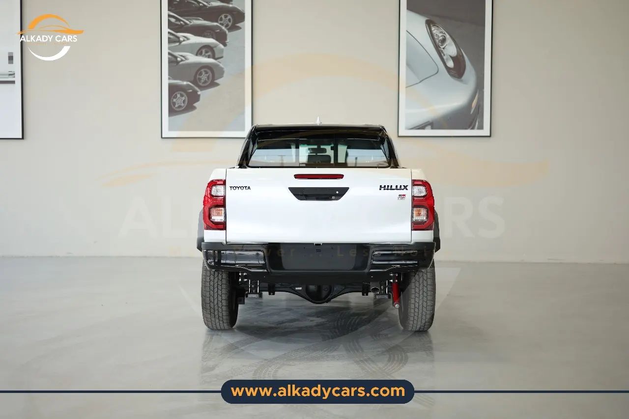 2024 Toyota Hilux photo 5