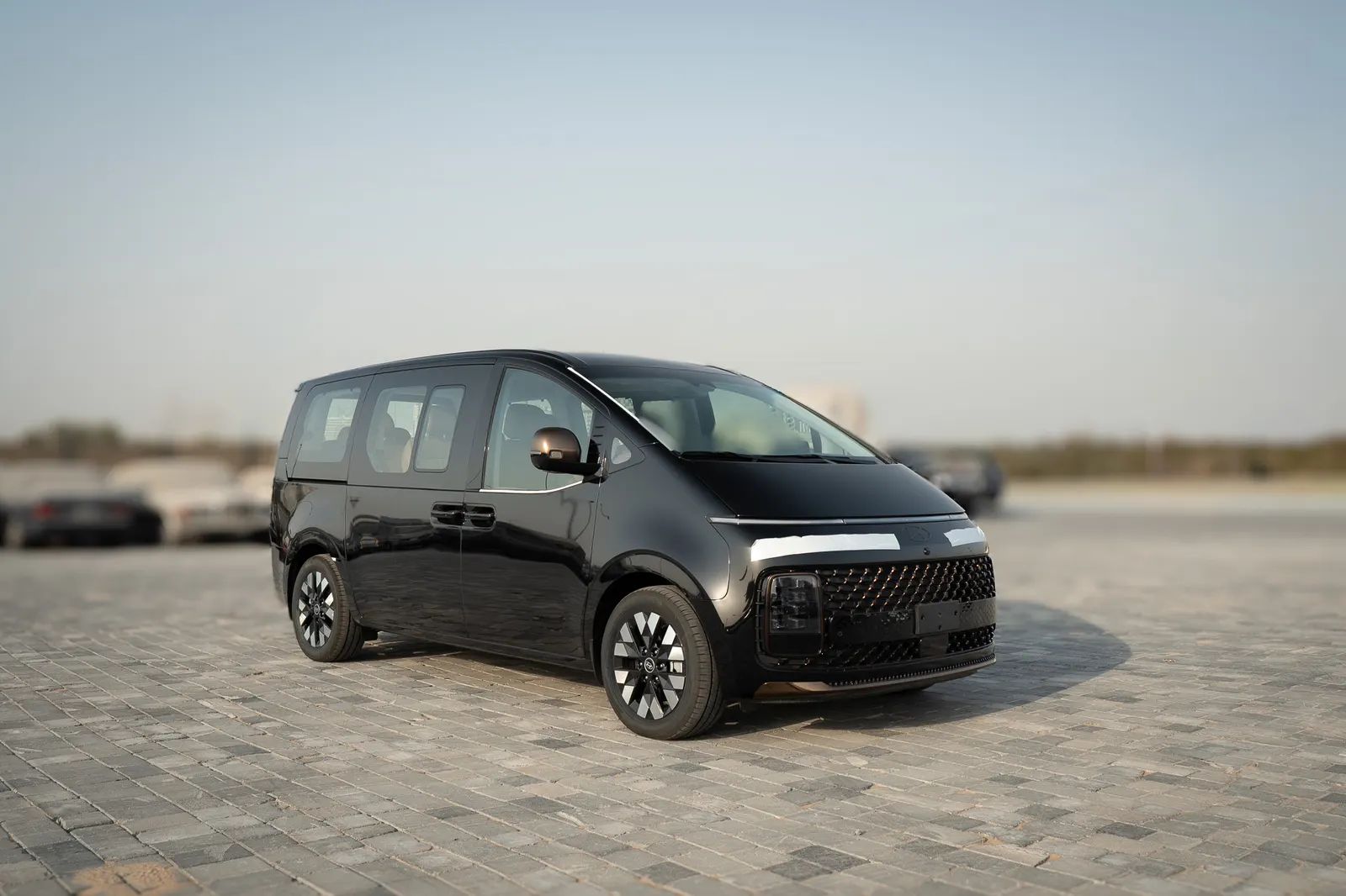 2026 Hyundai Staria photo 3