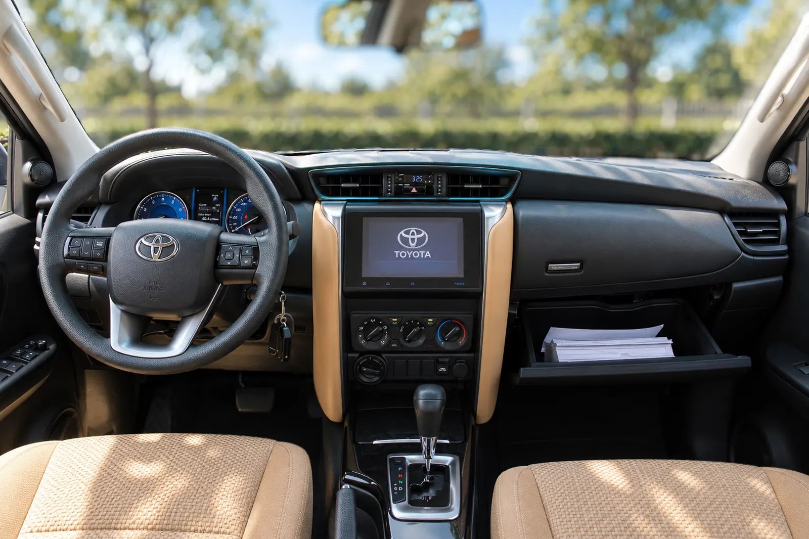 2026 Toyota Fortuner photo 2