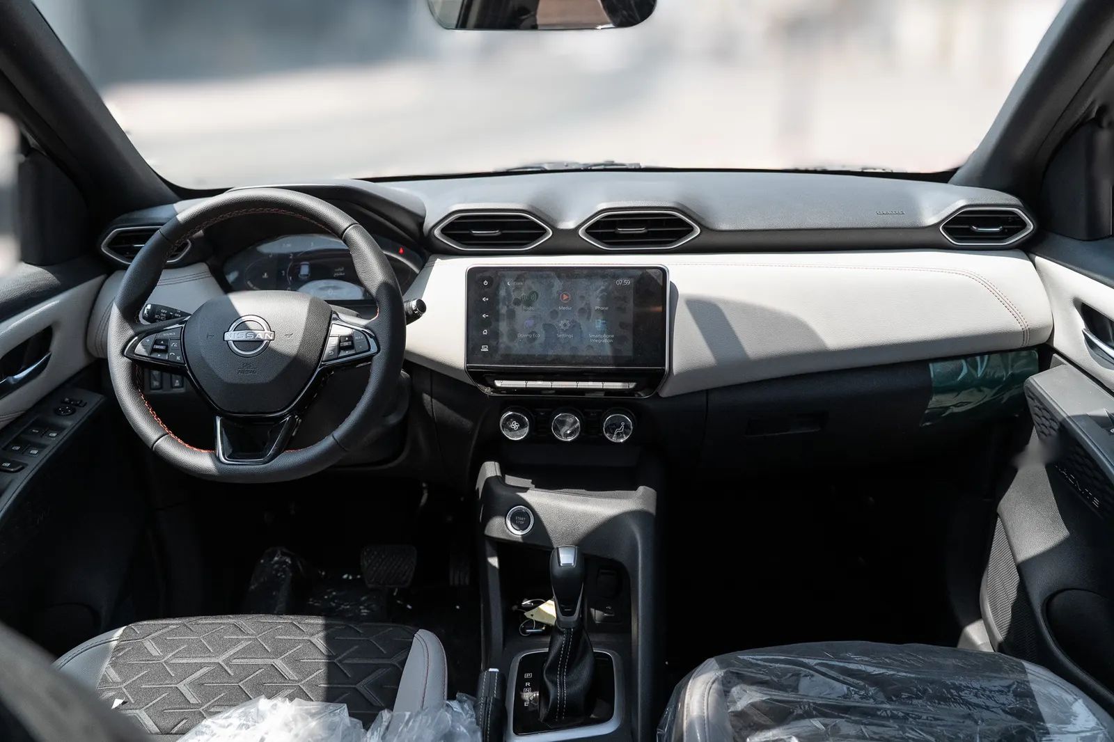 2026 Nissan Magnite photo 2