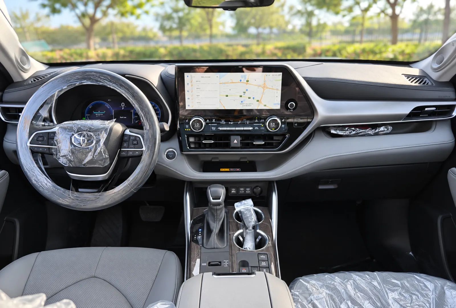 2026 Toyota Highlander photo 2