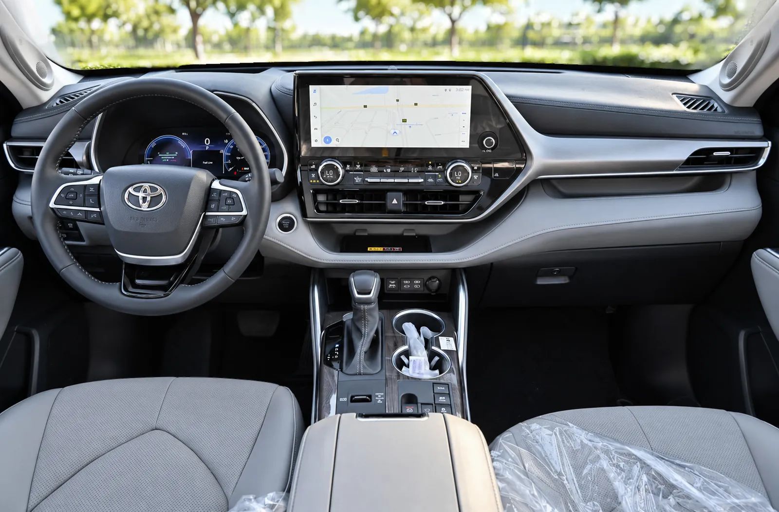 2026 Toyota Highlander photo 2