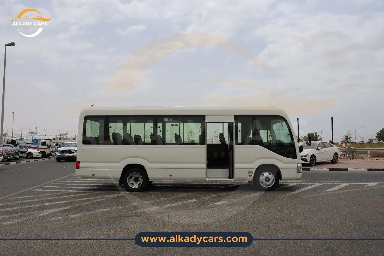 2024 Toyota Coaster photo 3