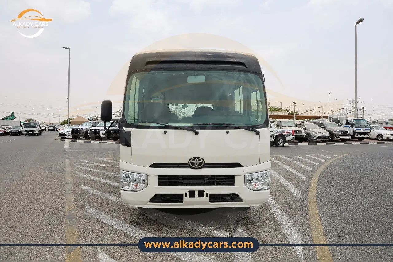 2024 Toyota Coaster photo 4