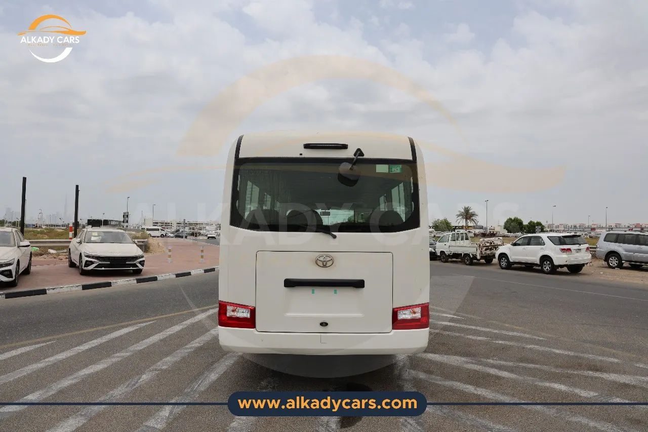 2024 Toyota Coaster photo 5