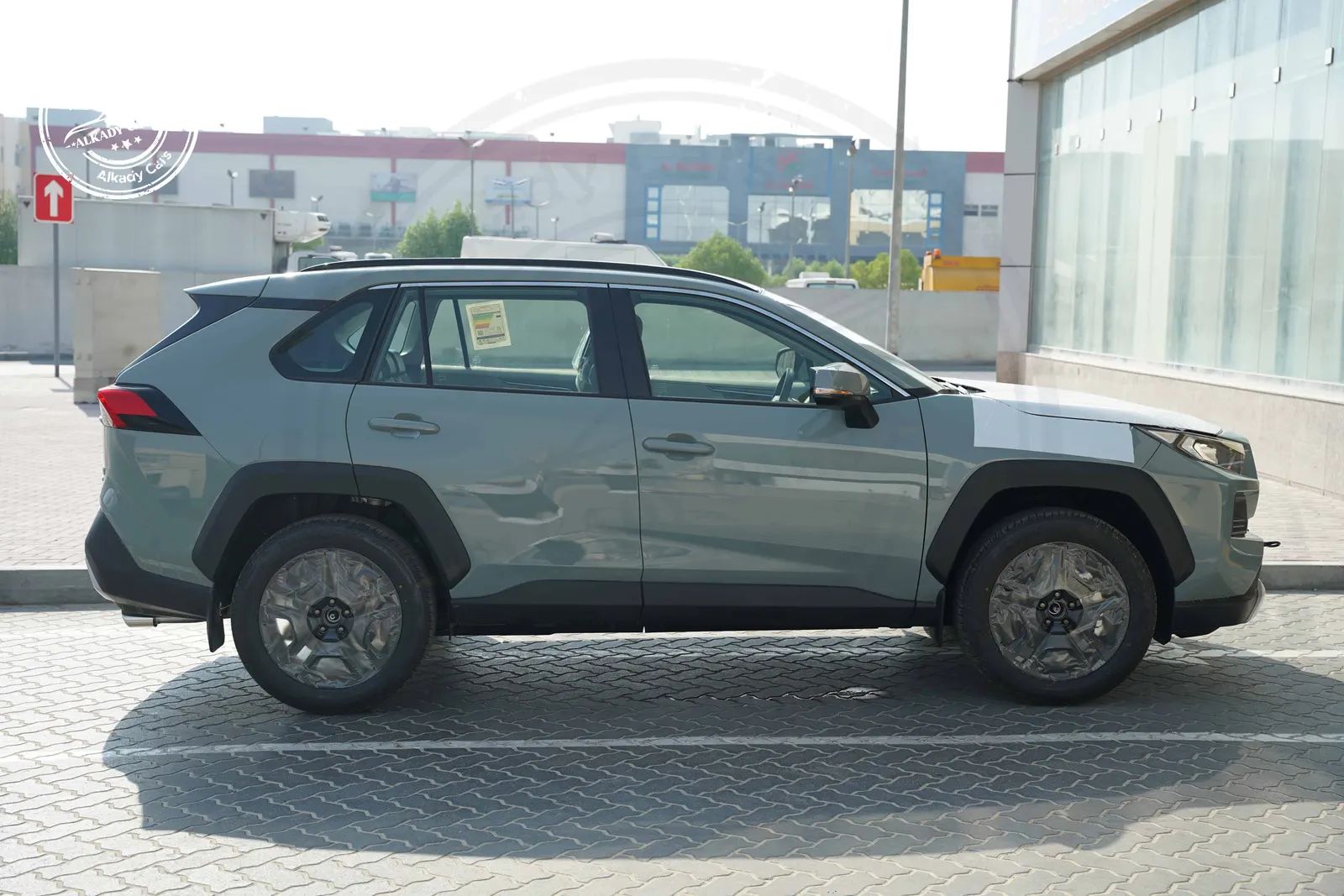 2025 Toyota RAV4 photo 4