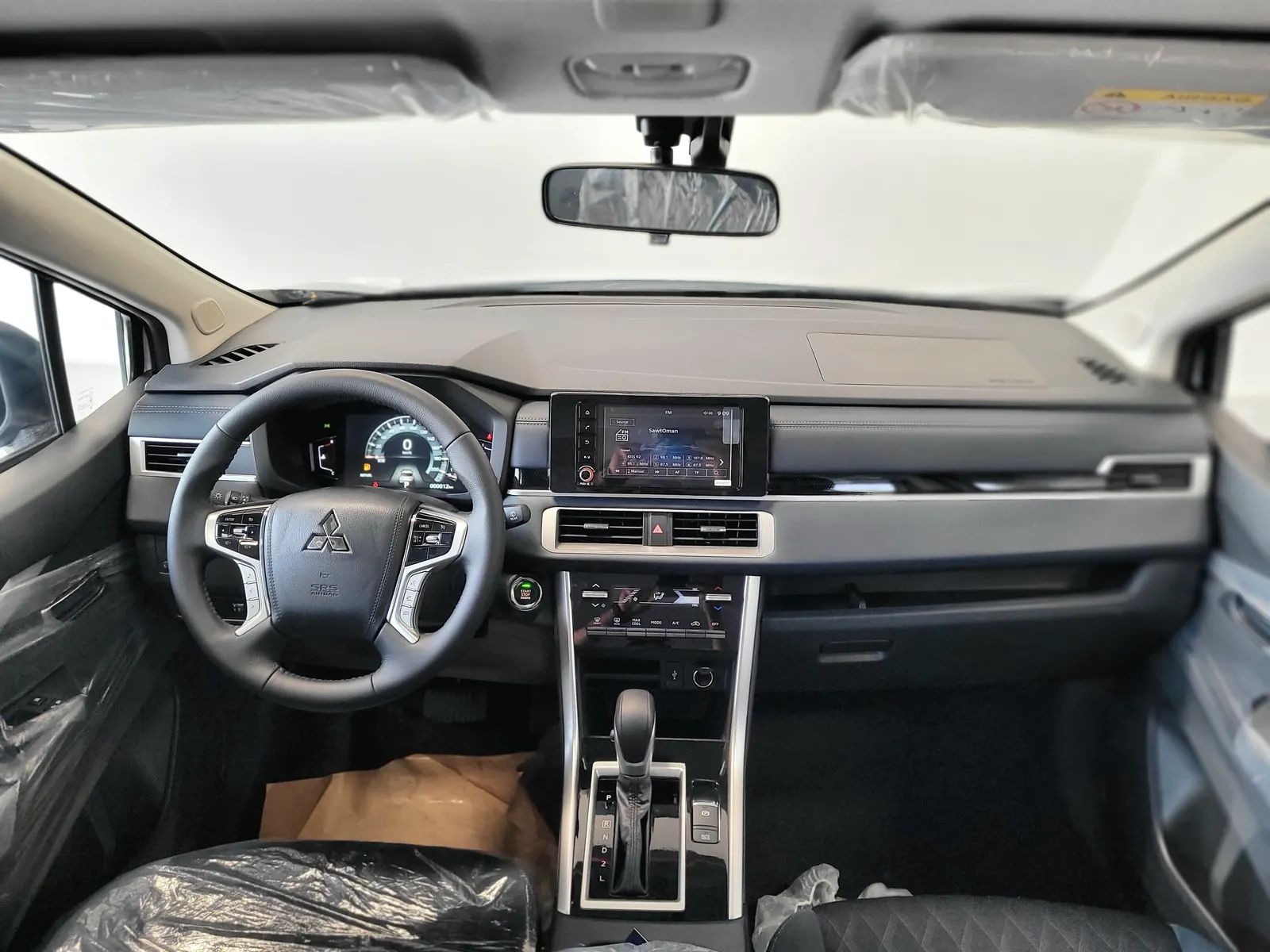 2025 Mitsubishi Xpander photo 2