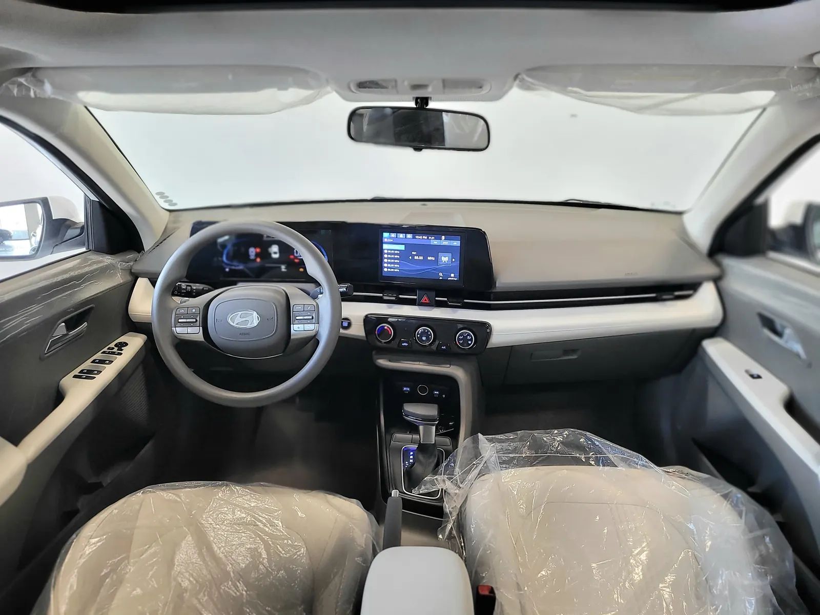 2025 Hyundai Accent photo 2