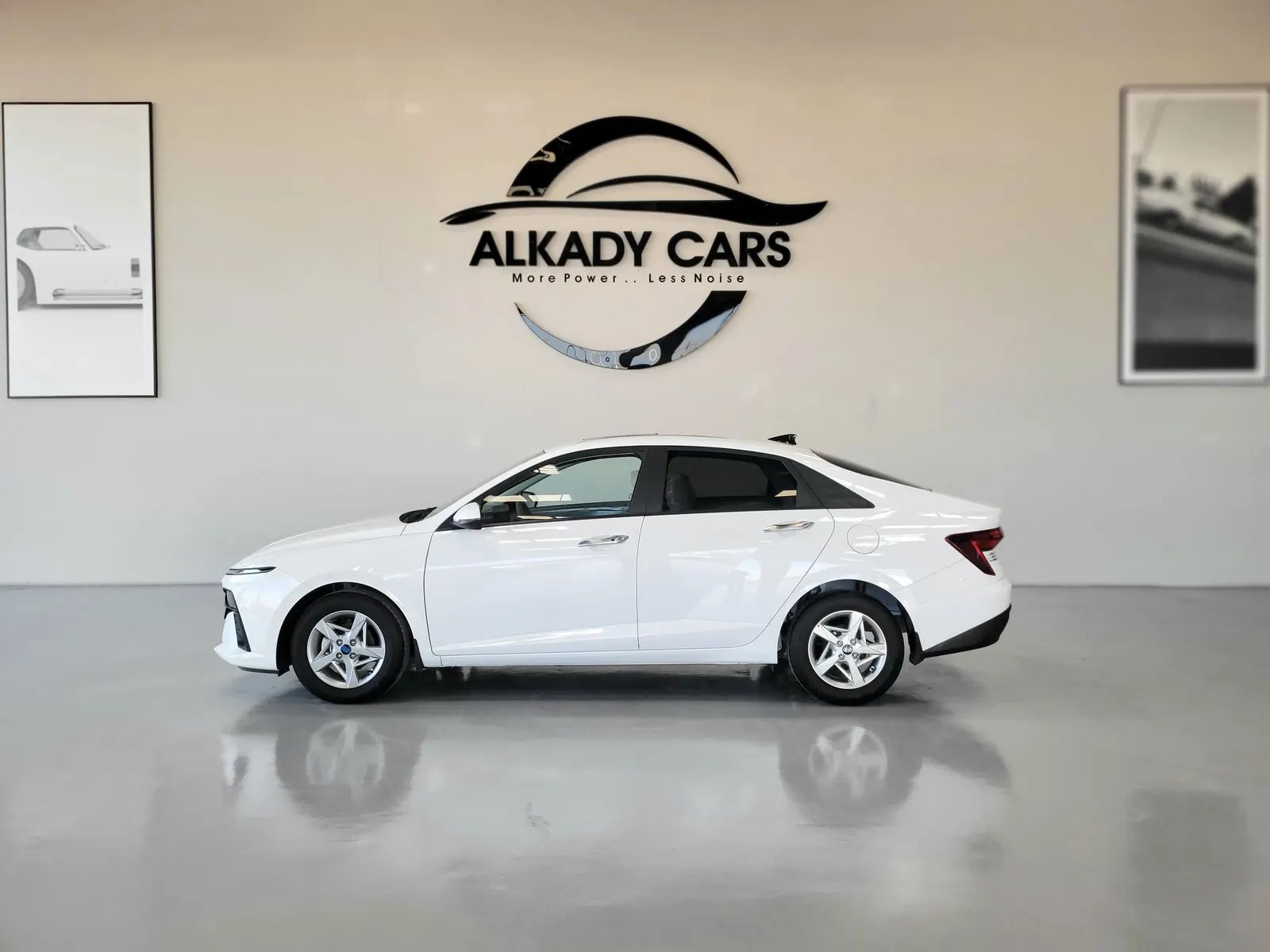 2025 Hyundai Accent photo 3