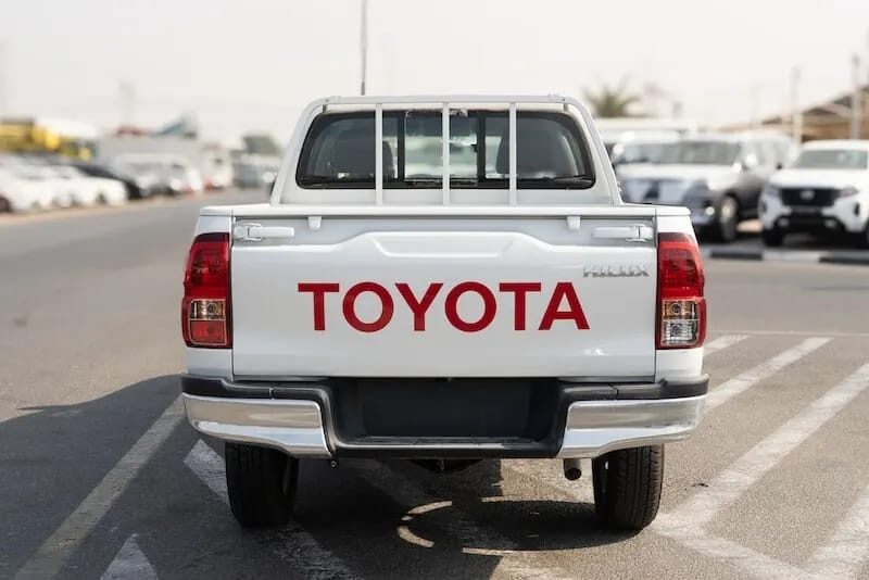 2025 Toyota Hilux photo 3