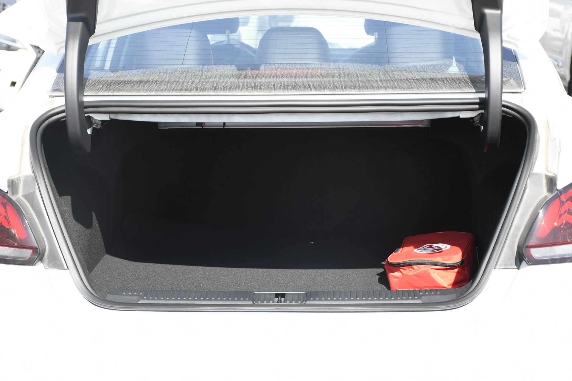 2026 MG GT photo 5