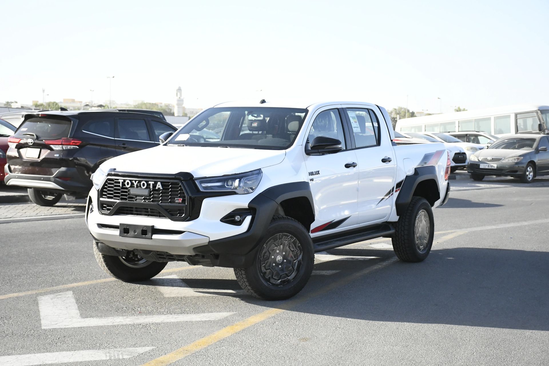 2026 Toyota Hilux photo 2