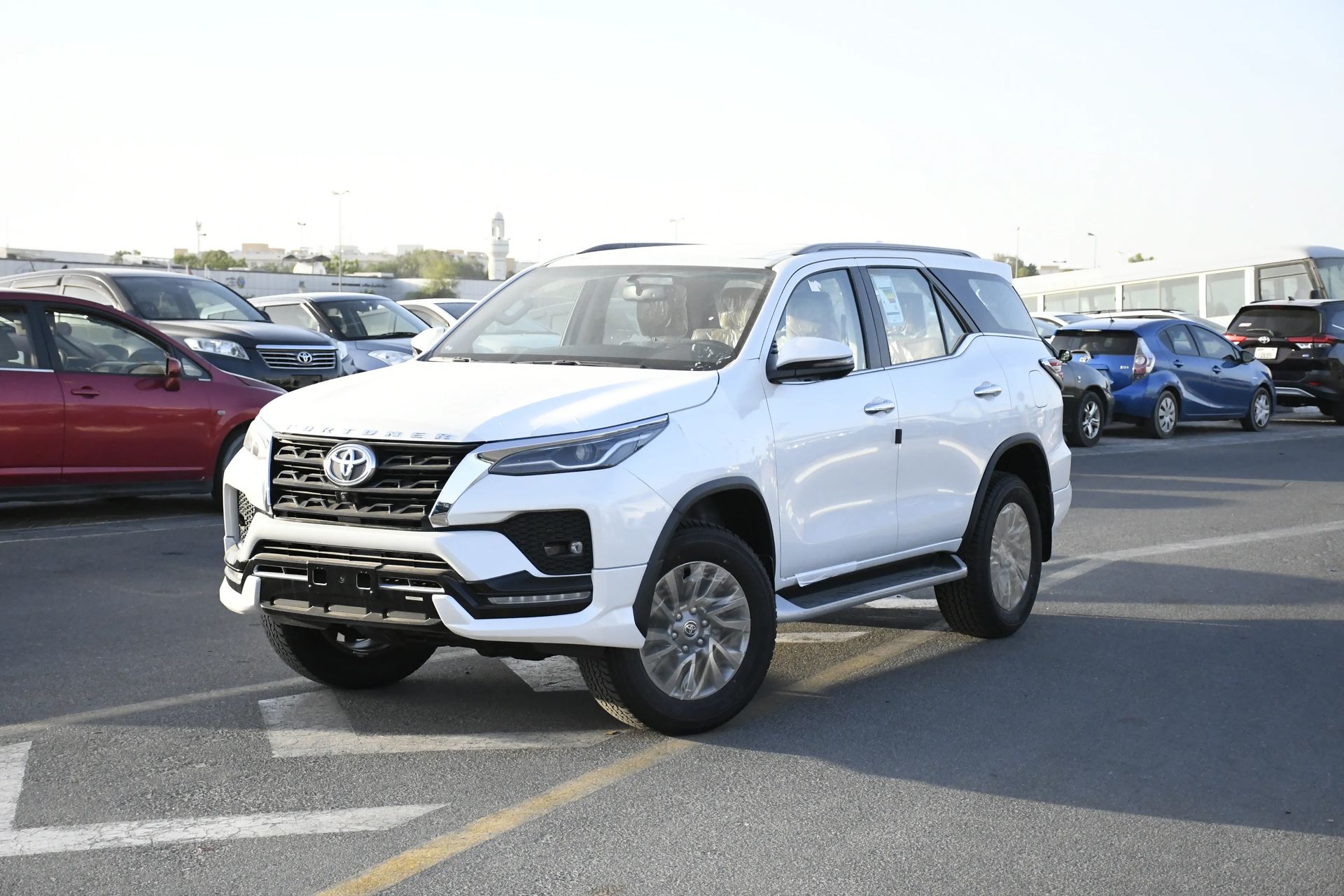 2025 Toyota Fortuner photo 2