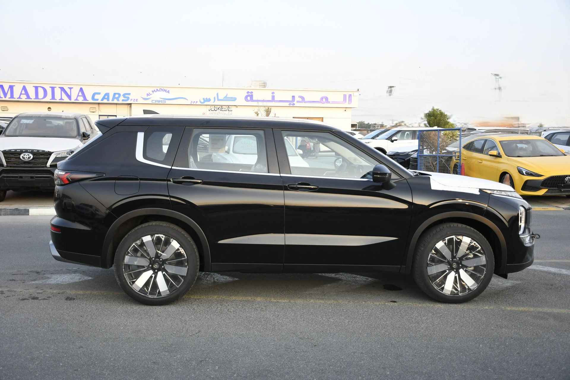 2026 Mitsubishi Outlander photo 3