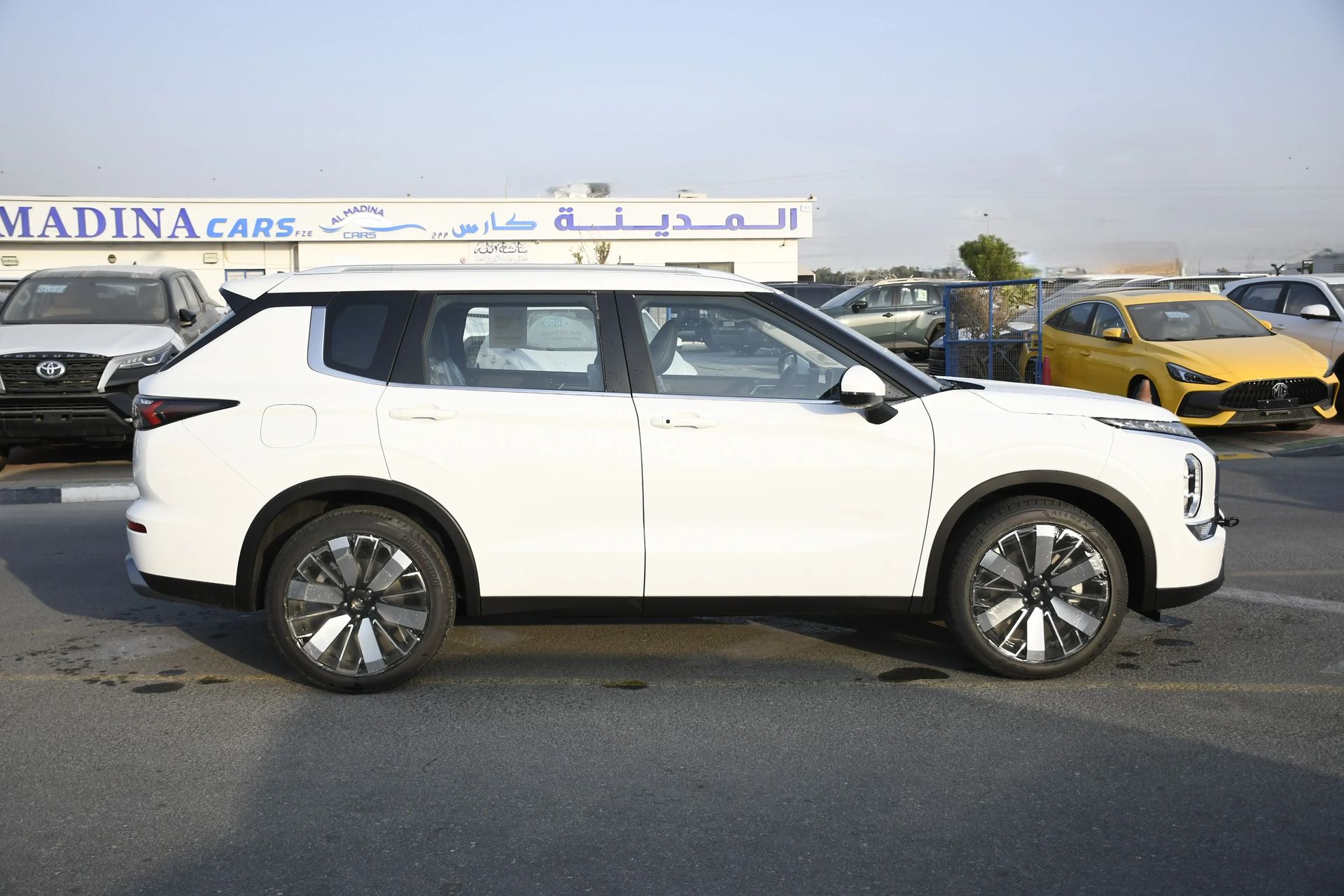 2026 Mitsubishi Outlander photo 3