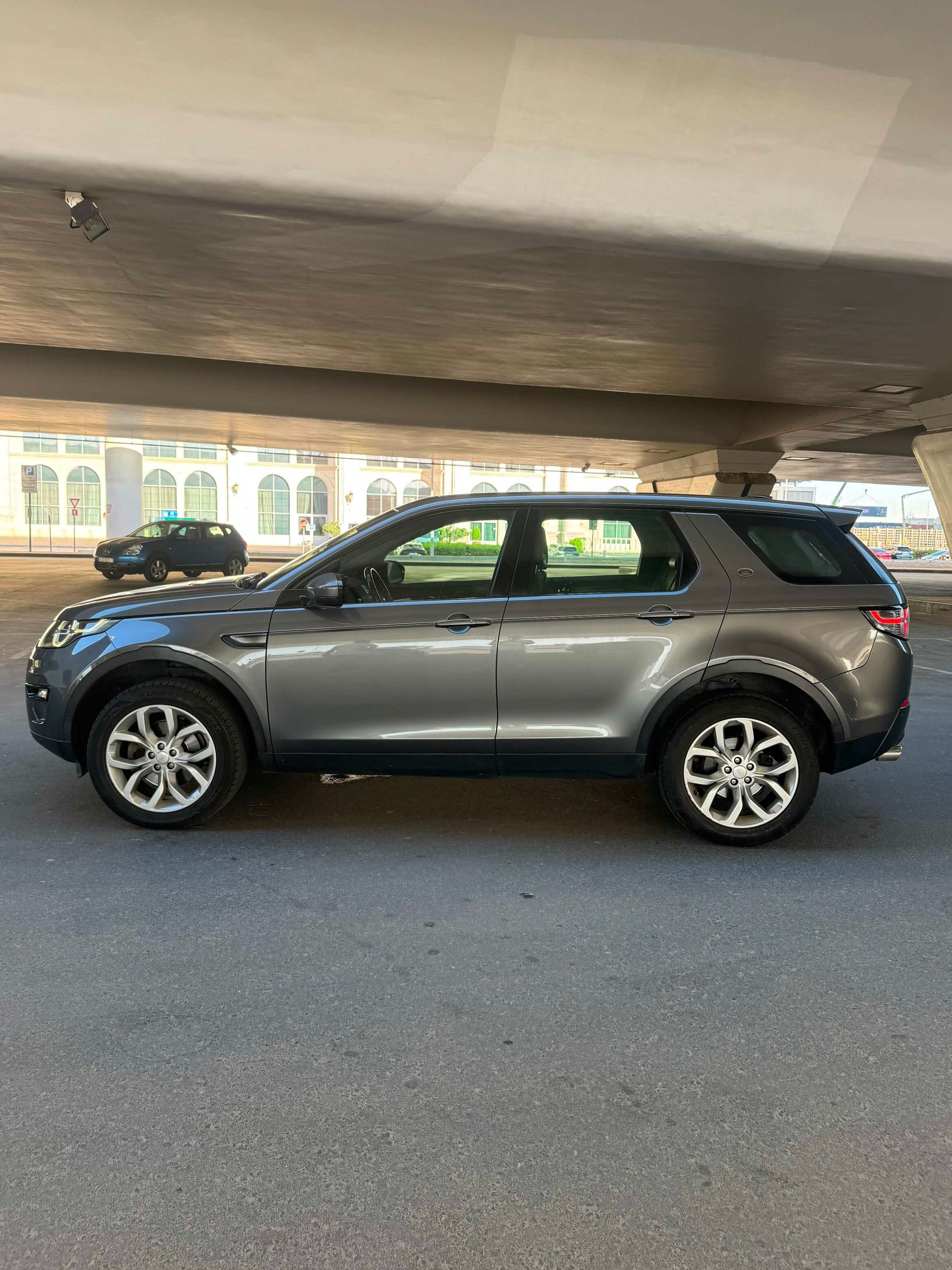 2016 Land Rover Discovery Sport photo 4
