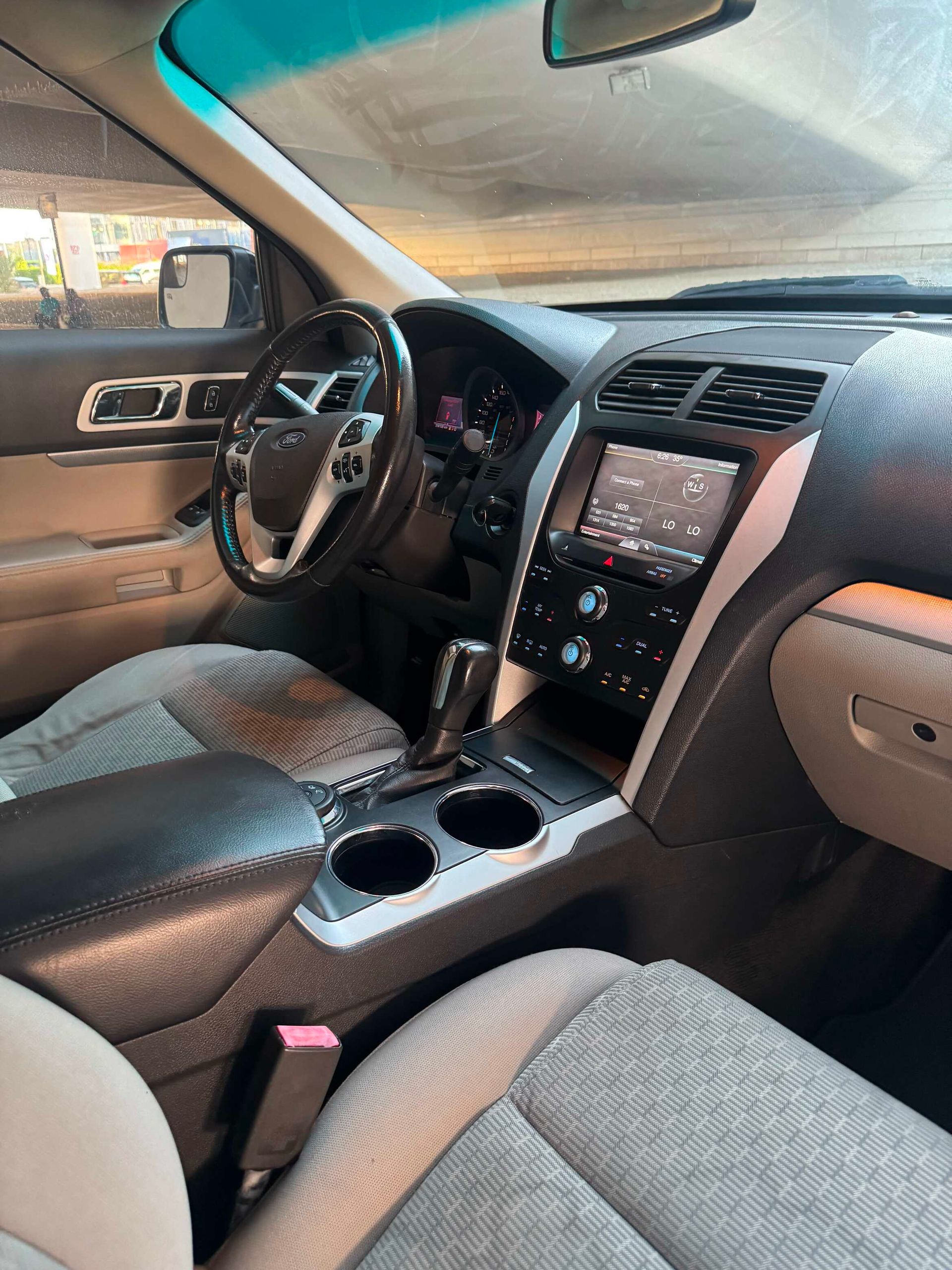 2013 Ford Explorer photo 3