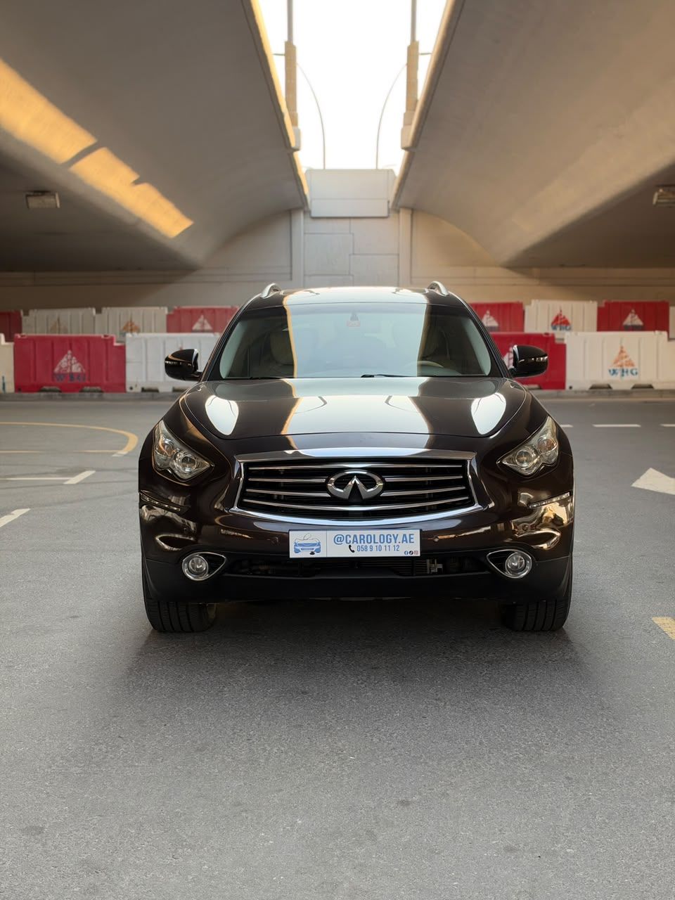 2016 Infiniti QX70 photo 2