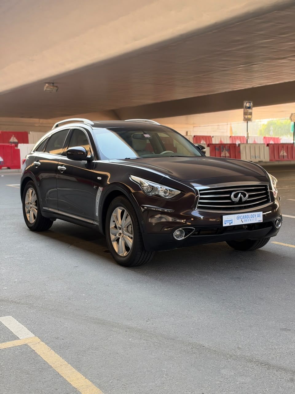 2016 Infiniti QX70 photo 3