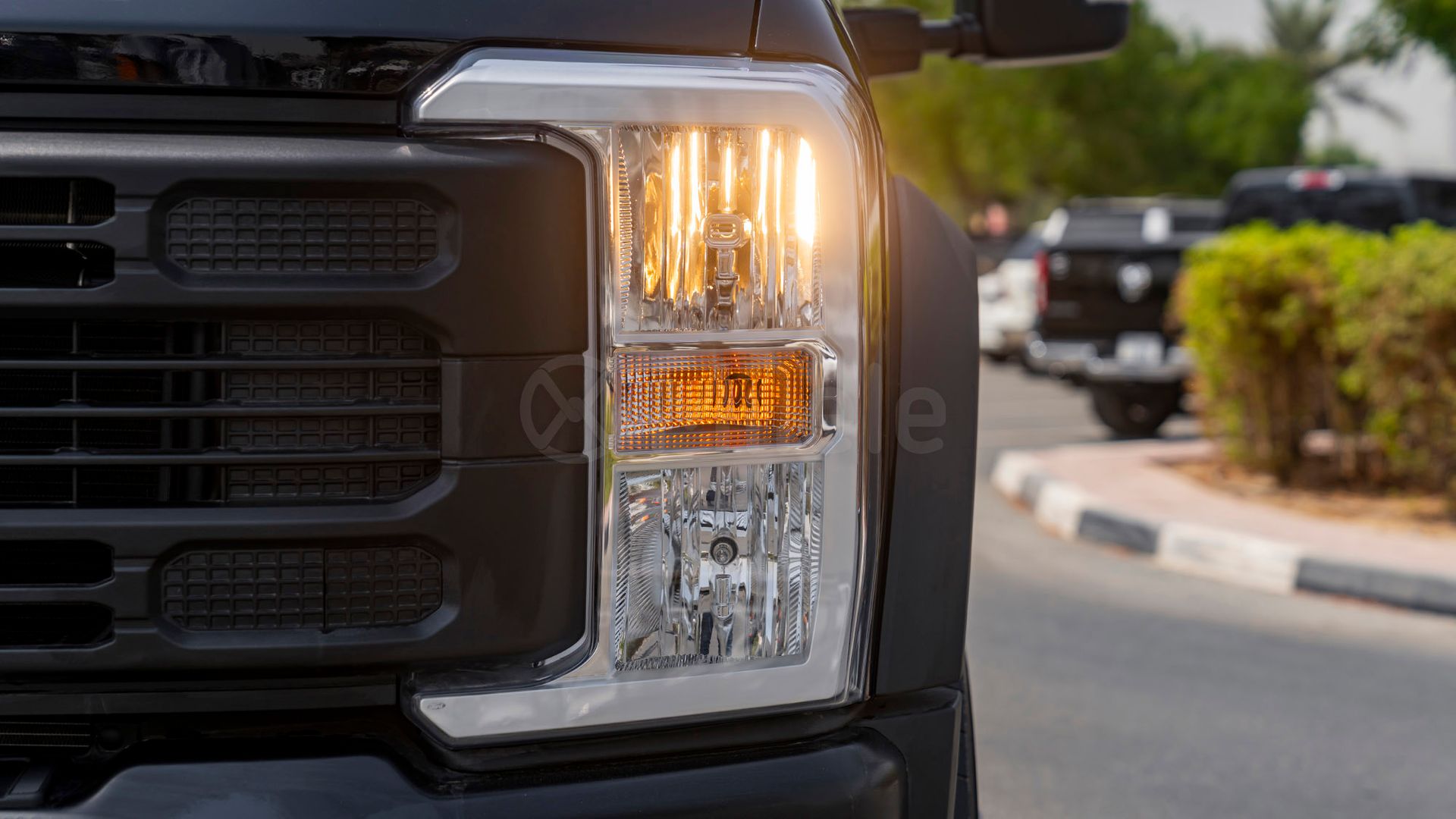 2025 Ford F-550 photo 2