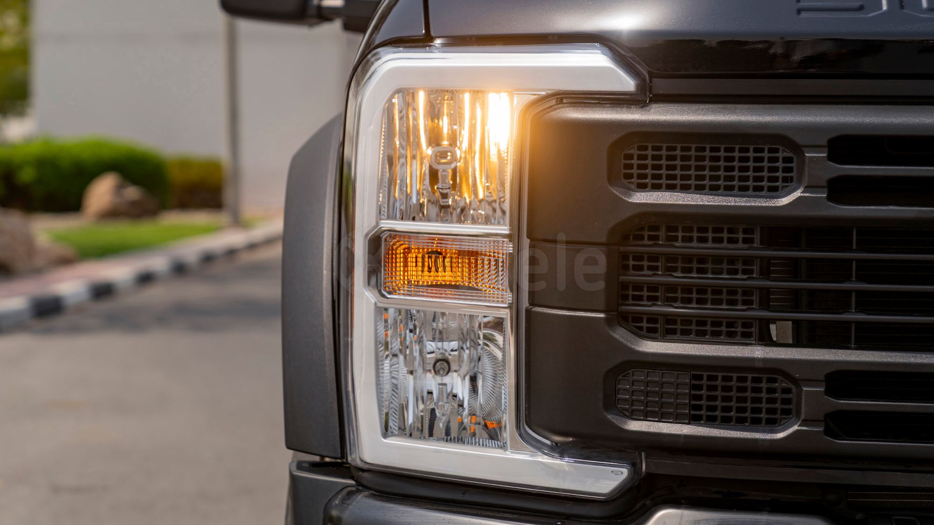 2025 Ford F-550 photo 3