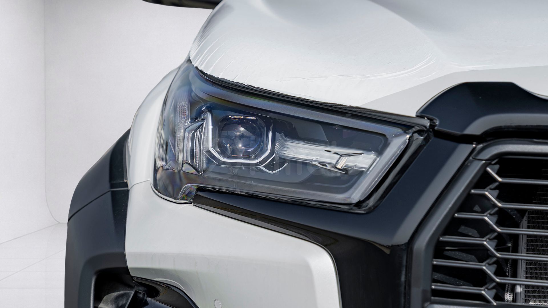 2026 Toyota Hilux photo 2