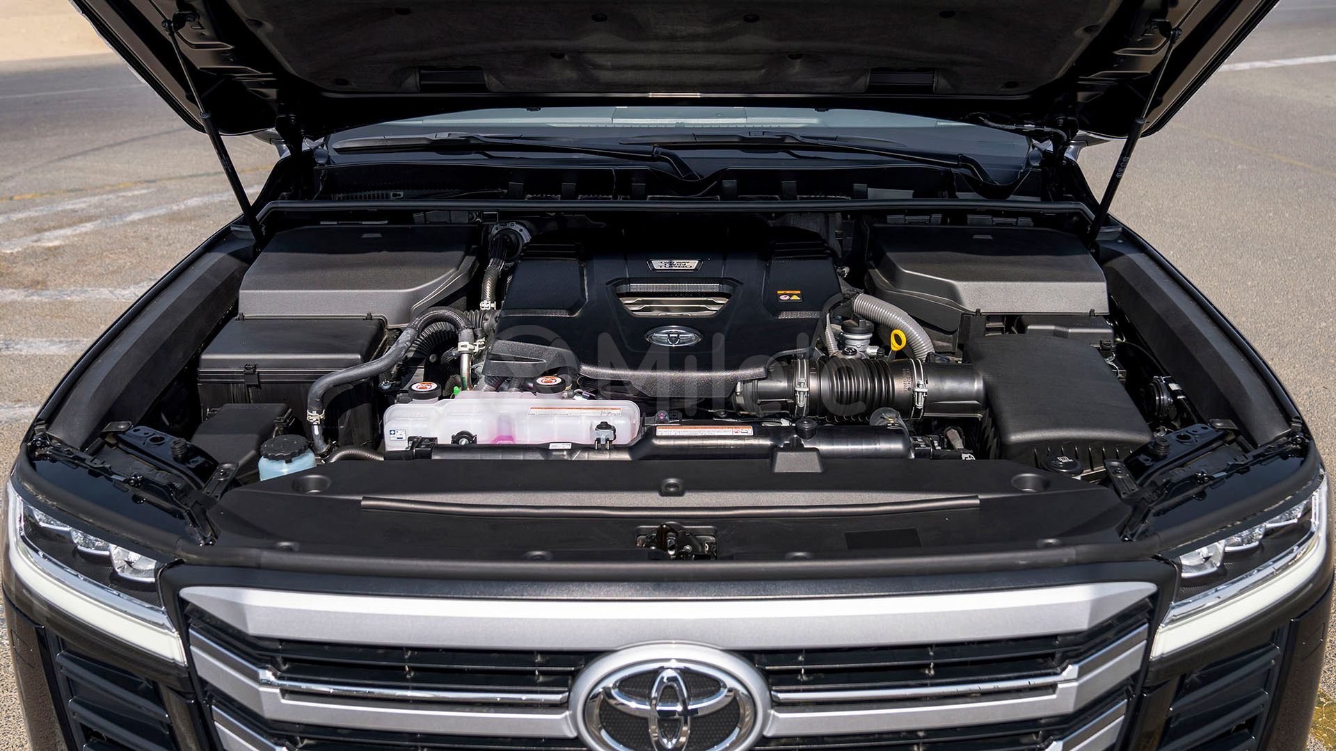 2025 Toyota Land Cruiser photo 4