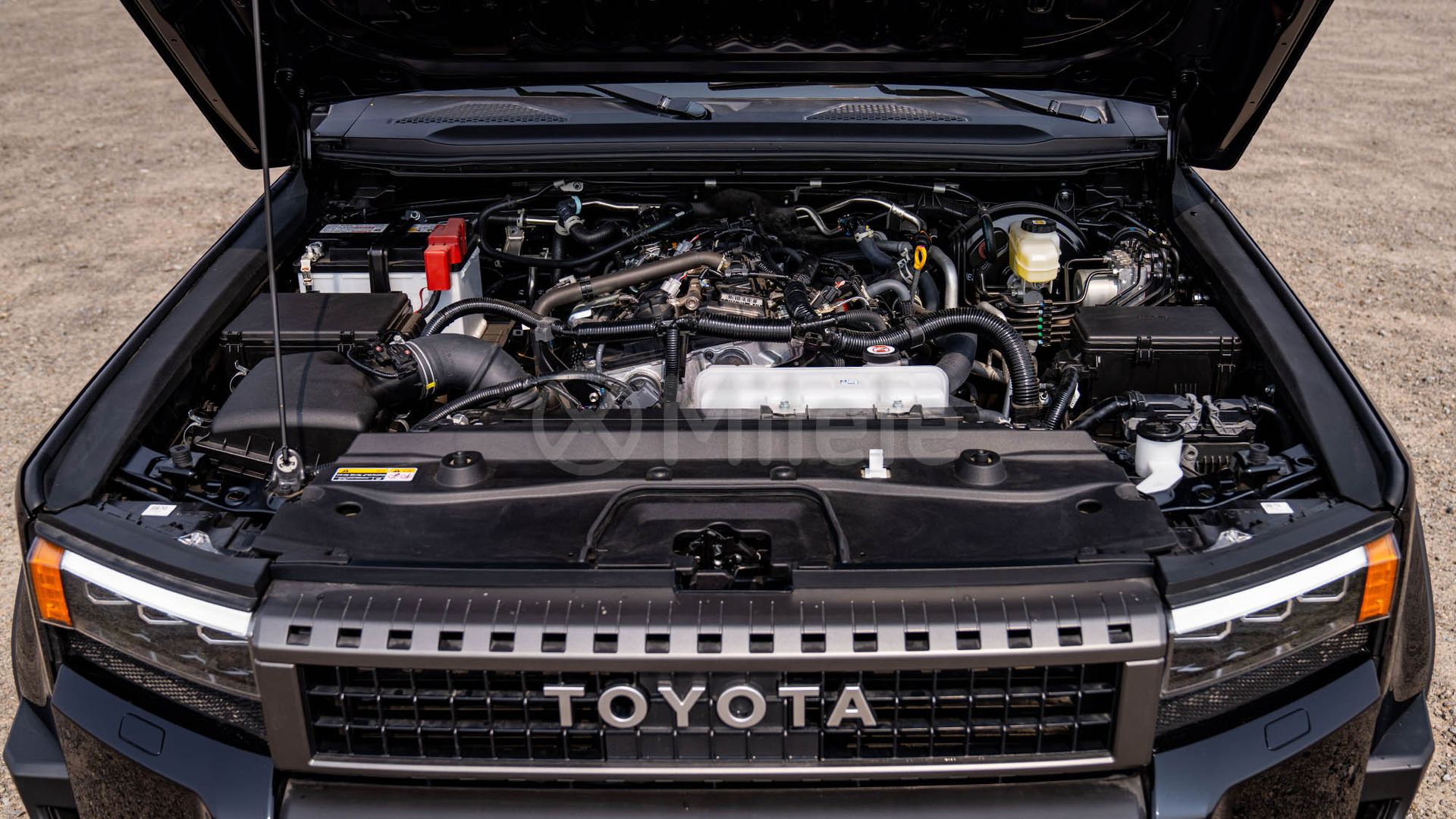 2025 Toyota Prado photo 2