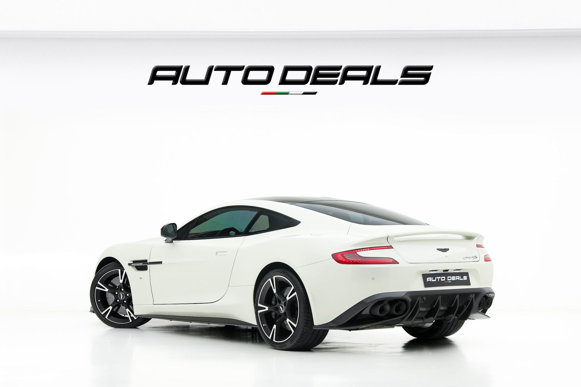 2018 Aston Martin Vanquish S photo 3